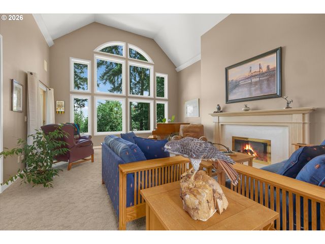 704 SUMMIT St, Oregon City, OR 97045