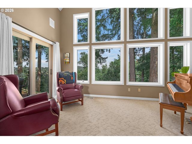 704 SUMMIT St, Oregon City, OR 97045