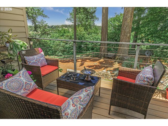 704 SUMMIT St, Oregon City, OR 97045