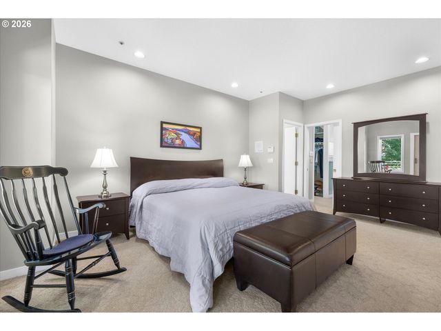 704 SUMMIT St, Oregon City, OR 97045