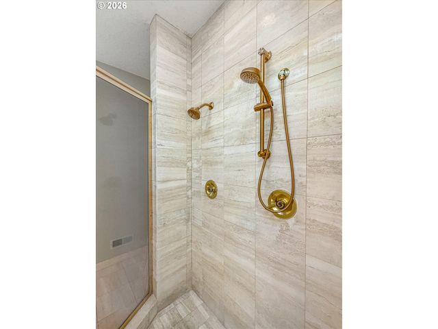 704 SUMMIT St, Oregon City, OR 97045
