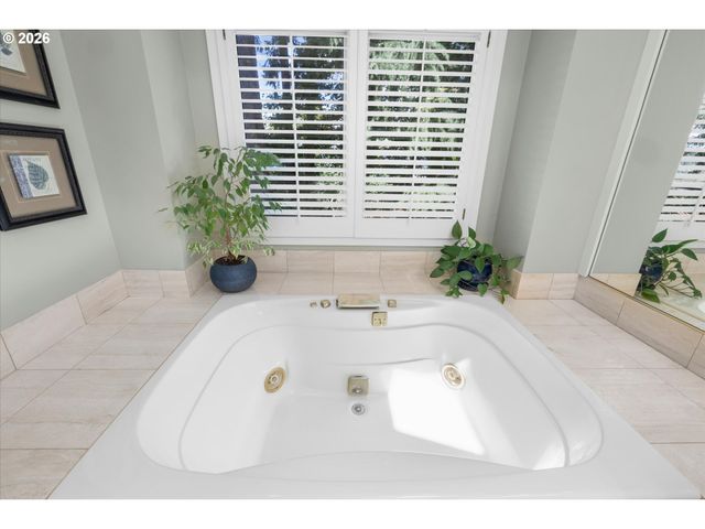 704 SUMMIT St, Oregon City, OR 97045