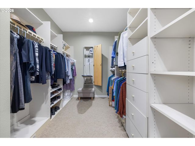 704 SUMMIT St, Oregon City, OR 97045