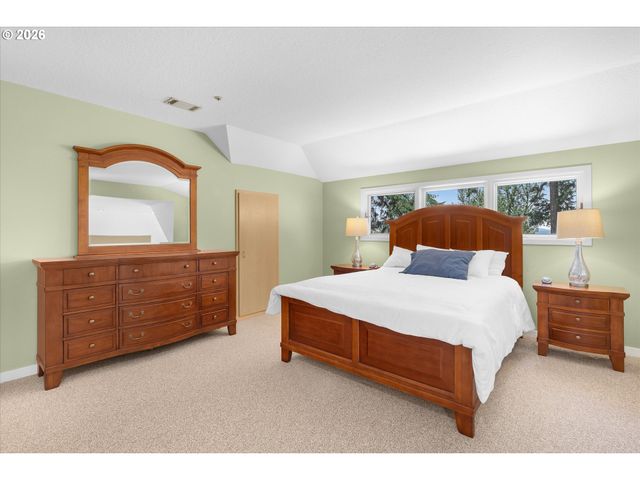 704 SUMMIT St, Oregon City, OR 97045