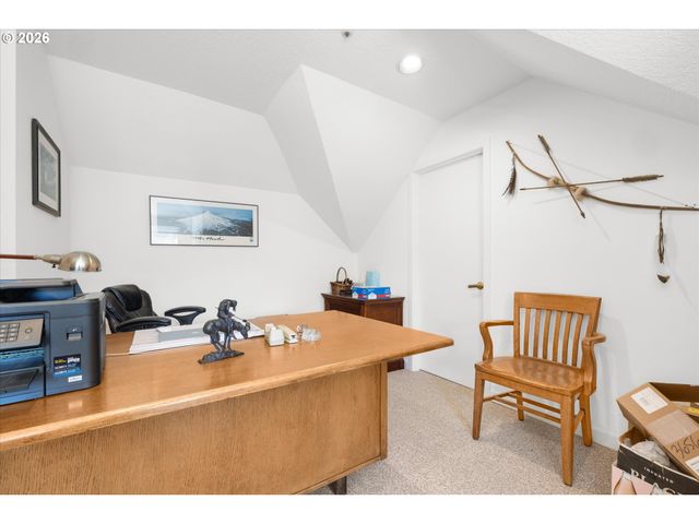704 SUMMIT St, Oregon City, OR 97045