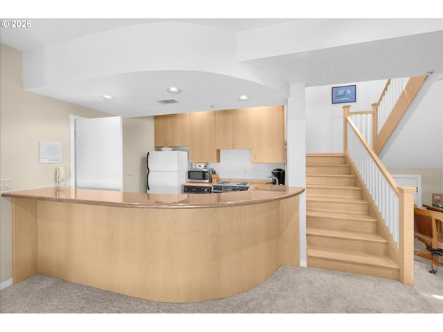 704 SUMMIT St, Oregon City, OR 97045