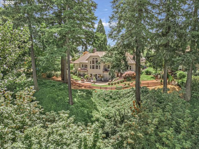 704 SUMMIT St, Oregon City, OR 97045