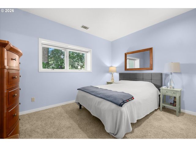 704 SUMMIT St, Oregon City, OR 97045