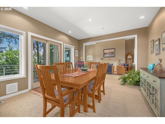 704 SUMMIT St, Oregon City, OR 97045