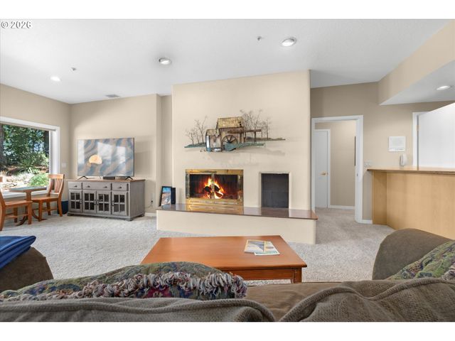 704 SUMMIT St, Oregon City, OR 97045