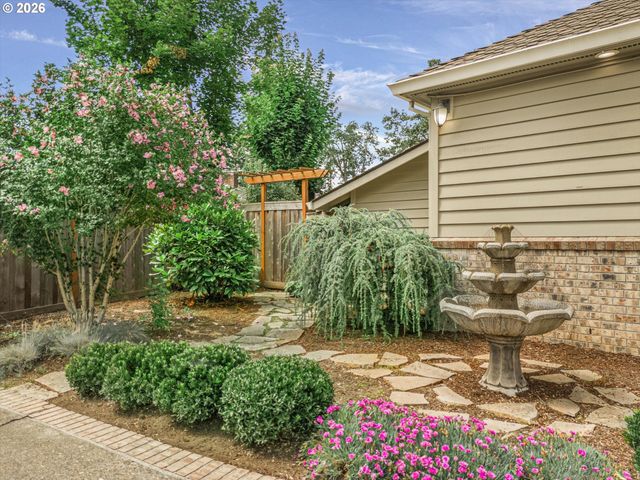 704 SUMMIT St, Oregon City, OR 97045
