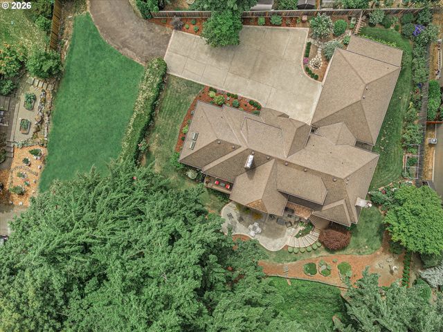 704 SUMMIT St, Oregon City, OR 97045