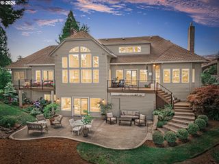704 SUMMIT St, Oregon City, OR 97045
