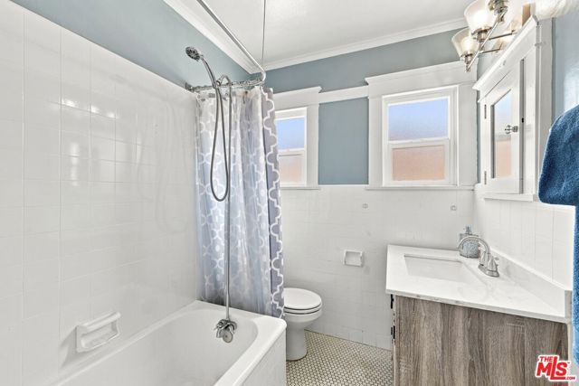 3927 Arlington Avenue, Los Angeles, CA 90008