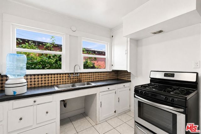 3927 Arlington Avenue, Los Angeles, CA 90008
