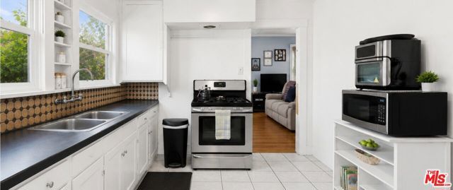 3927 Arlington Avenue, Los Angeles, CA 90008