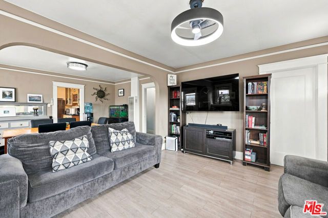 3927 Arlington Avenue, Los Angeles, CA 90008