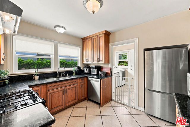 3927 Arlington Avenue, Los Angeles, CA 90008