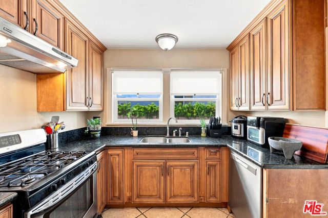 3927 Arlington Avenue, Los Angeles, CA 90008