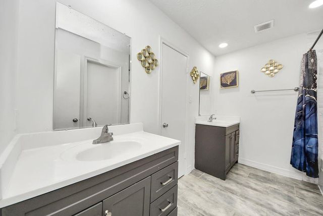 4922 E Laureldale Drive, Houston, TX 77041