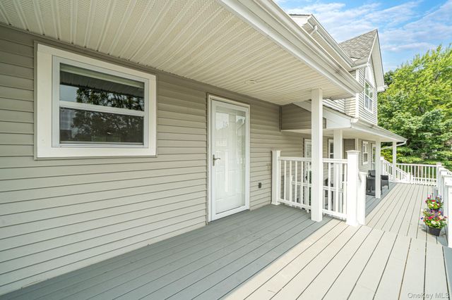 15 Leeward Lane 15, Port Jefferson, NY 11777