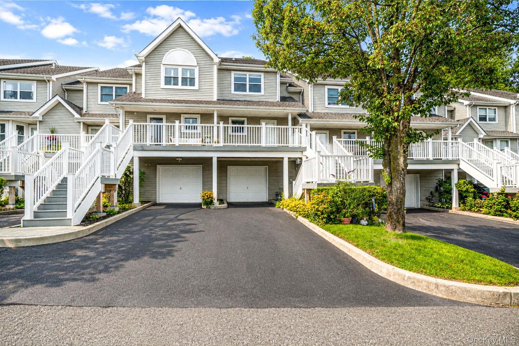 15 Leeward Lane 15, Port Jefferson, NY 11777