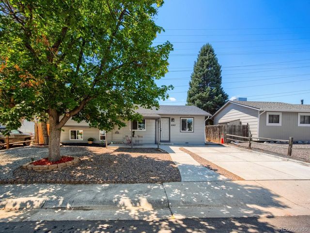 15562 E Bails Dr, Aurora, CO 80017