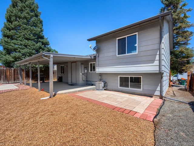15562 E Bails Dr, Aurora, CO 80017