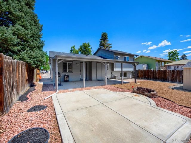 15562 E Bails Dr, Aurora, CO 80017