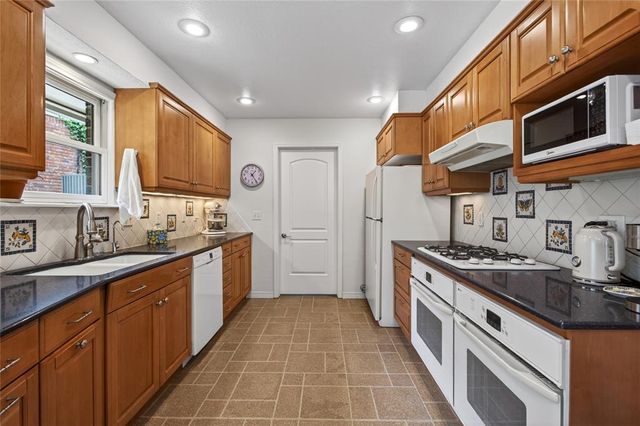 712 East Drive, Edmond, OK 73034