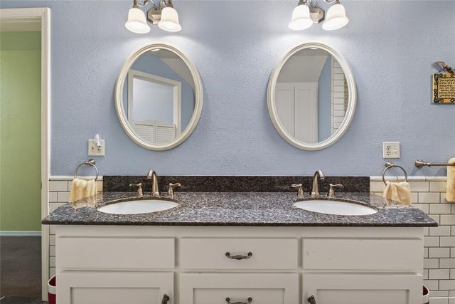 712 East Drive, Edmond, OK 73034