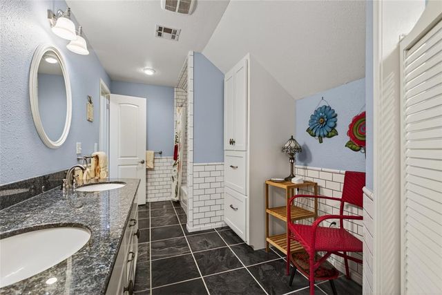 712 East Drive, Edmond, OK 73034