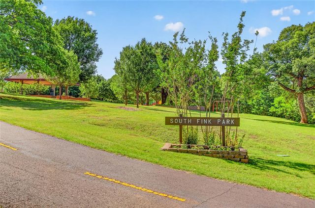 712 East Drive, Edmond, OK 73034