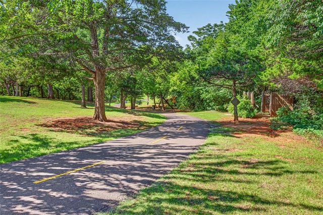 712 East Drive, Edmond, OK 73034