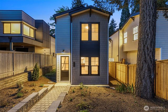 9210 116th Avenue NE, Kirkland, WA 98033