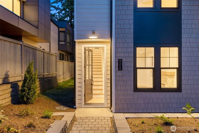 9210 116th Avenue NE, Kirkland, WA 98033