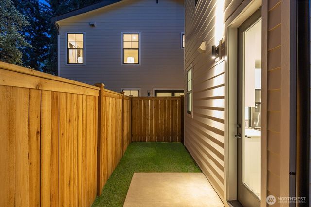 9210 116th Avenue NE, Kirkland, WA 98033