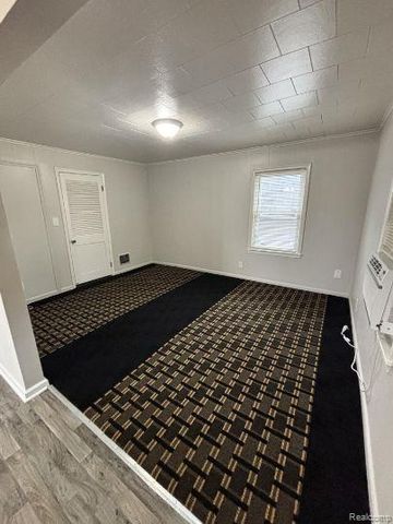 82 POPLAR Street, Wyandotte, MI 48192