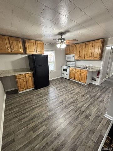 82 POPLAR Street, Wyandotte, MI 48192