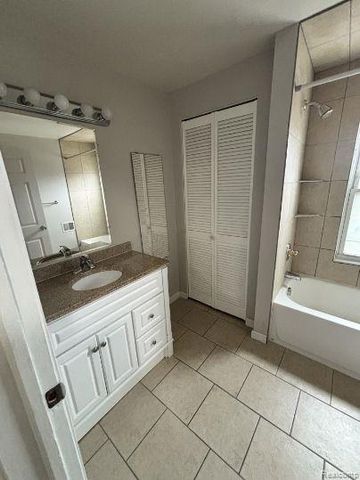 82 POPLAR Street, Wyandotte, MI 48192