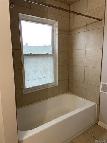 82 POPLAR Street, Wyandotte, MI 48192