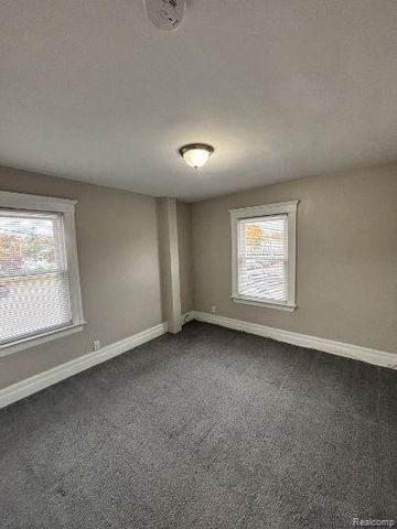 82 POPLAR Street, Wyandotte, MI 48192