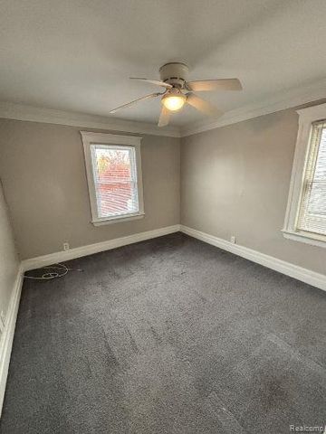 82 POPLAR Street, Wyandotte, MI 48192