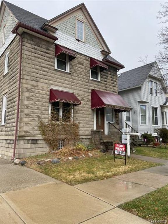 82 POPLAR Street, Wyandotte, MI 48192