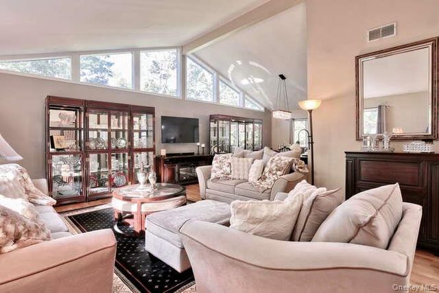 1 Martino Way, Pomona, NY 10970