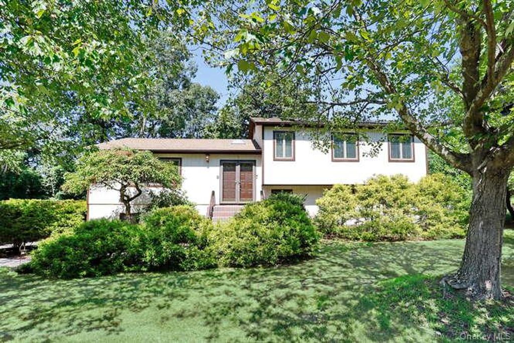 1 Martino Way, Pomona, NY 10970