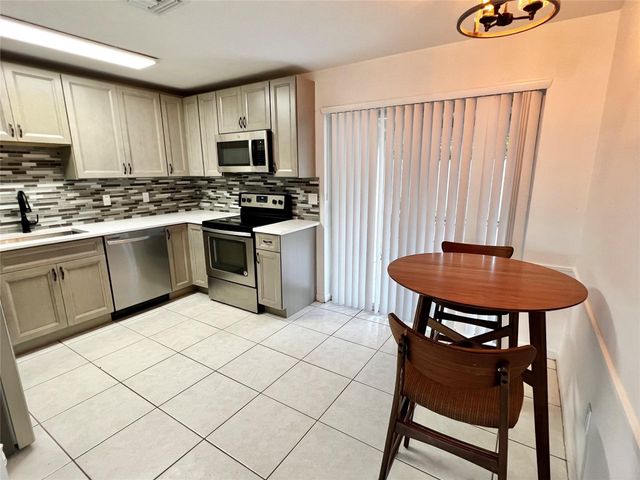 1610-1612 NE 56th Street, Fort Lauderdale, FL 33334