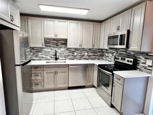 1610-1612 NE 56th Street, Fort Lauderdale, FL 33334