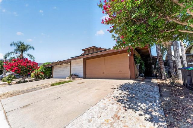 1105 Monroe, Lake Elsinore, CA 92530