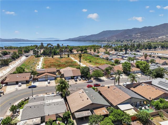 1105 Monroe, Lake Elsinore, CA 92530